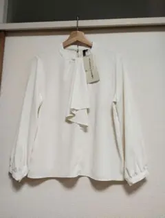タグ付き新品 HK WORKS LONDON ブラウス Lサイズ　オフホワイトのサムネイル