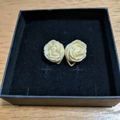 フランスヴィンテージ　薔薇のイヤリング　アイボリー