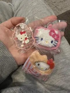 ハローキティ3点セット　サガラ刺繍、ちびっとも、キーホルダー