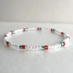 ガラスビーズブレスレット　ホワイト　クリアライトブルーシルバー　メタリックレッド