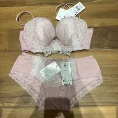 ダイアナ ブラジャーショーツセット E65 ピンク ダイアナ ブラジャーショーツセット E65 ピンク | Mercari