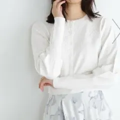 ナチュラルビューティーベーシック ♡ レース刺繍クロップドカーディガン