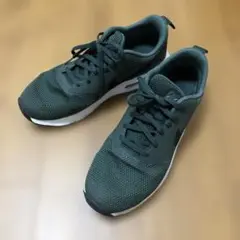 ナイキ　スニーカー　グリーン