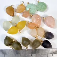サービス品＊大粒天然石の豪華なチャームアソートl6