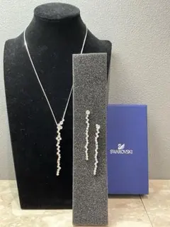 Swarovski ネックレス&ピアスセット