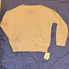 Vネック アクリルニット セーター クリーム色