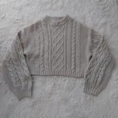 H&М ベージュケーブルニットセーター