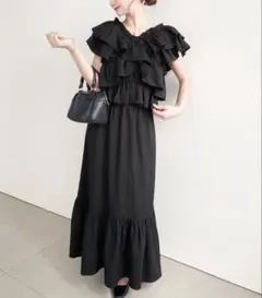 フリル付きオフショルダーマキシドレス 黒