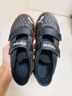 PUMA FUTURE サッカートレシュー黒 オレンジ 20㎝　美品