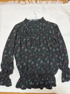 ブラウス 大人ガーリー 黒 花柄 春服