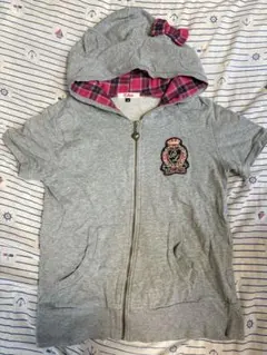 PINK-latte フード付き半袖グレーパーカー