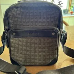 新品GIVENCHY メンズショルダーバッグ 総柄 ブラウンのサムネイル