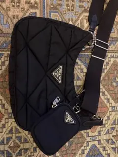 PRADA ブラック キルティングショルダーバッグ