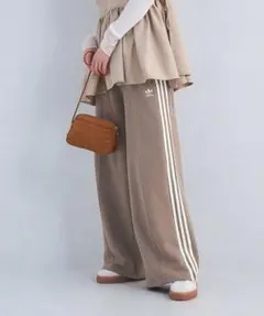 adidas original ワイドレッグ パンツ ブラウン