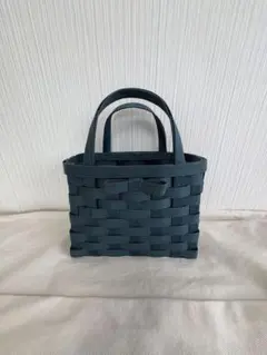 ダークグリーン かごバッグ 小型 編み込みデザイン
