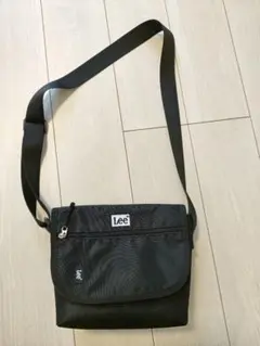 Lee ブラックキャンバスショルダーバッグ