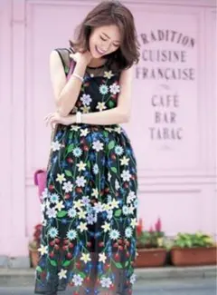 【美品】chesty 花柄　刺繍ワンピース