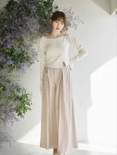 新品タグ付】herlipto High Waist Tuck Trousers - メルカリ