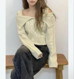 sneep dip 韓国　ニット　トップス　肩出し　可愛い　アイボリー　ベージュのサムネイル