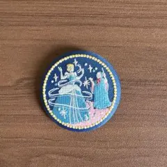ディズニー刺繍缶バッジ　シンデレラ