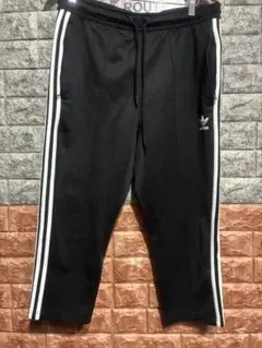 adidas ブラック ジャージパンツ ストライプ