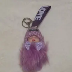 紫色の人形型キーホルダー LOVE