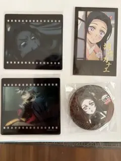 鬼滅の刃　フィルム風カード・缶バッジセット