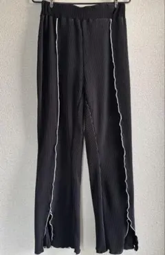 黒プリーツパンツ　Mサイズ　スリット入り