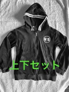 キッズ用 黒いフード付きパーカーとパンツセット