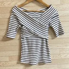 SHEIN DAZY クロスオフショルダートップス Sのサムネイル