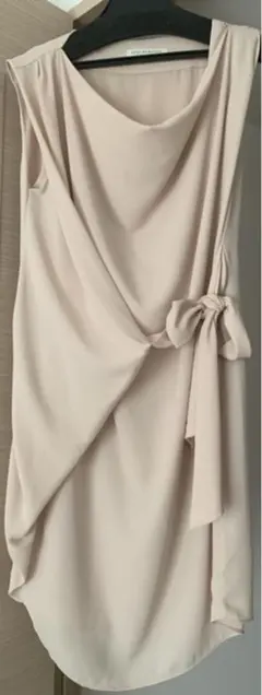 ベージュのノースリーブワンピース♡のサムネイル