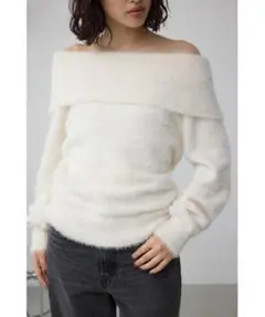 【新品未使用】AZUL 今期新作 モヘヤライク オフショルダーニット アイボリー