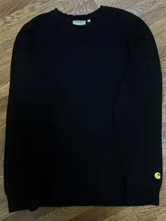 黒のクルーネックトレーナー