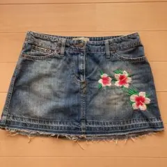 値下ユナイテッドカラーズオブベネトン花柄刺繍 デニムミニスカート デニムスカート