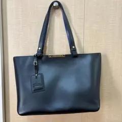新品未使用　LONGCHAMP 黒 金色金具　レザーシボ革 A4可のサムネイル