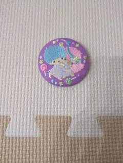 サンリオ キャラクター バッジ 紫色