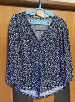 レディース 花柄ブラウス ネイビー 長袖 トップス　Mサイズ　H&Mのサムネイル