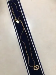 【美品】Christian Diorロゴネックレス ゴールド　ストーン入り