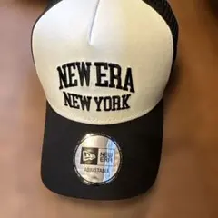 NEW ERA トラッカーキャップ ホワイト/ブラック