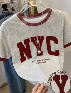 SHEIN NYC ロゴ 半袖 Tシャツ グレー×ボルドー Sサイズのサムネイル