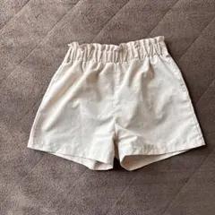 ベージュ ショートパンツ