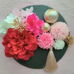 赤ダリアにピンクの紫陽花とピンポンマムと和玉かんざしの髪飾り