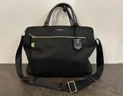 TUMI ビジネスバッグ レディース　バッグ2way ブラック ゴールド金具のサムネイル
