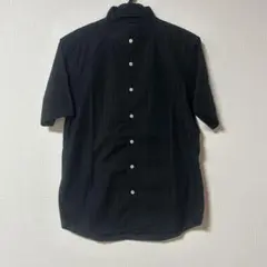 黒シャツ