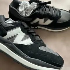 New Balance スニーカー ブラック グレーのサムネイル
