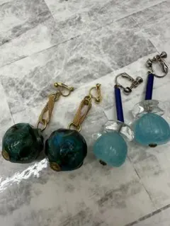 青色球形イヤリング　2個セット