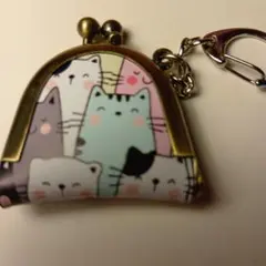 ハンドメイド 猫デザインのがま口財布 キーチェーン付き