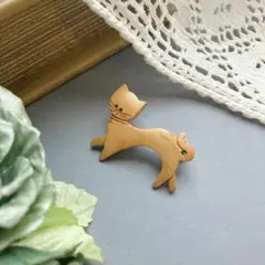 昭和レトロ 子猫のウッドブローチ