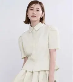 【新品未使用】 ur's ふくれジャガードパフスリーブブラウス　オフホワイトのサムネイル