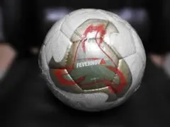 FIFAワールドカップ2002年 日韓大会 公式試合球 Fevernovaのサムネイル